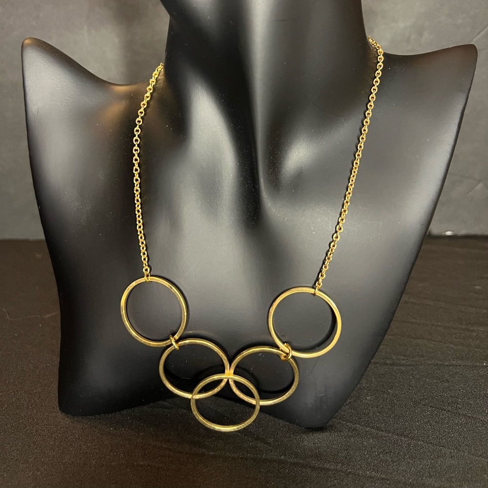 Elegant Gold Circle Necklace